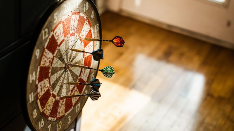 Därför skaffar fler svenskar en darttavla hemma